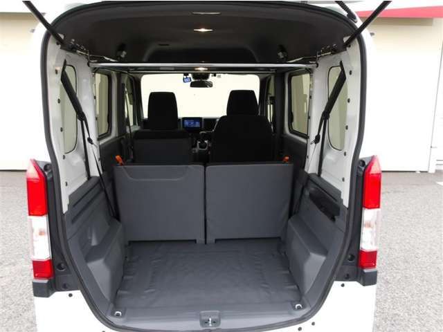 広々としたラゲージスペースを備えています。大きなものや長さのある荷物もしっかりと積み込めます。