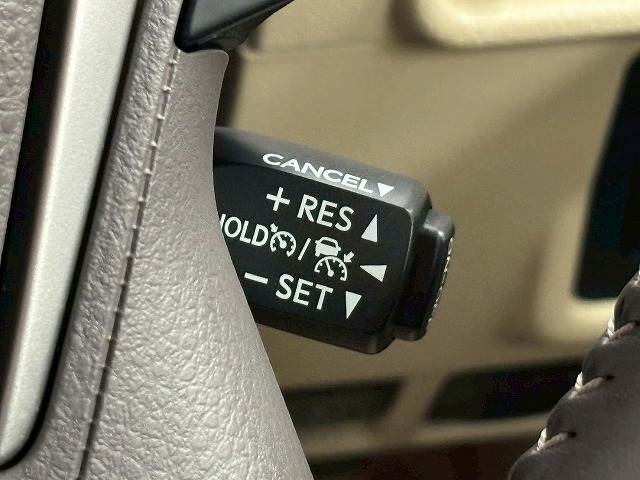 【アダプティブクルーズコントロールシステム】高速走行や、渋滞での走行時でも、先行車との車間を維持しながらの走行が可能☆