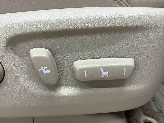 【パワーシート】電動スイッチで操作をし、高さや角度シート位置など最適なシートポジションに細かく設定出来ます☆