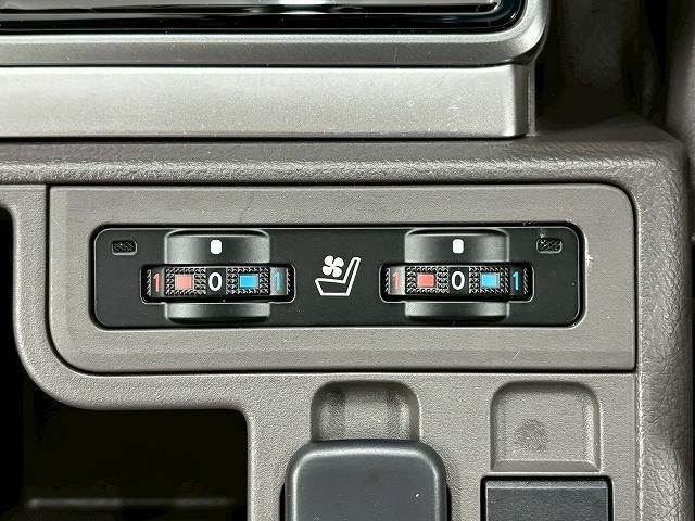 【シートベンチレーション】シートが暖かくなったり涼しくなります。暑い季節や寒い季節にうれしい装備です！