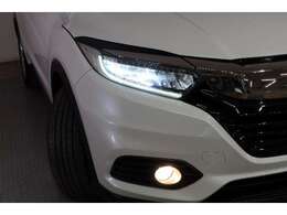 【LEDヘッドライト】ディスチャージヘッドライト（HID）と同等の明るさで、夜道や雨天走行が明るく視界良好！！　フォグライトも装備で、安心感さらにUPです♪安心ドライブを楽しんで下さい♪