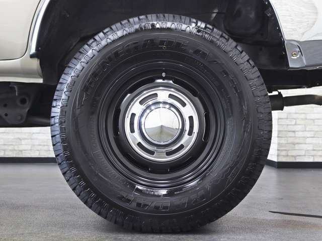 アルミホイールと車体のマッチングもセンスが問われる部分ですね。ホイールやスタッドレスタイヤについてもお気軽にご相談下さい。