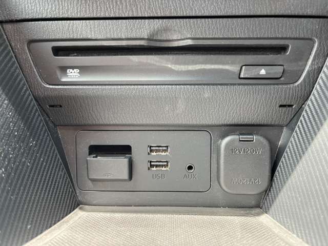 CD/DVD対応、USB/AUX差込口、