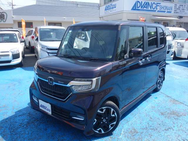 当店の中古車は、オートオークションから厳選して仕入れた後、店頭にてさらに第三者の評価検査を受けております。