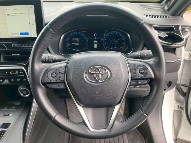 パノラマルーフ！パノラミックビューモニター！レザーシート！JBL付きのハリアー入庫致しました！自信の安心価格設定になっておりますので、お早めにお問い合わせ下さい！早い者勝ちの1台です！全国対応可能です