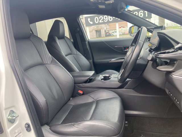 パノラマルーフ！パノラミックビューモニター！レザーシート！JBL付きのハリアー入庫致しました！自信の安心価格設定になっておりますので、お早めにお問い合わせ下さい！早い者勝ちの1台です！全国対応可能です