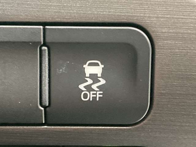 ビークルスタビリティコントロール、いわゆる横滑り防止装置です。ABSと連携し、高いレベルでの安全走行が可能となっております。装置に頼らず、安全運転を心がけましょう。