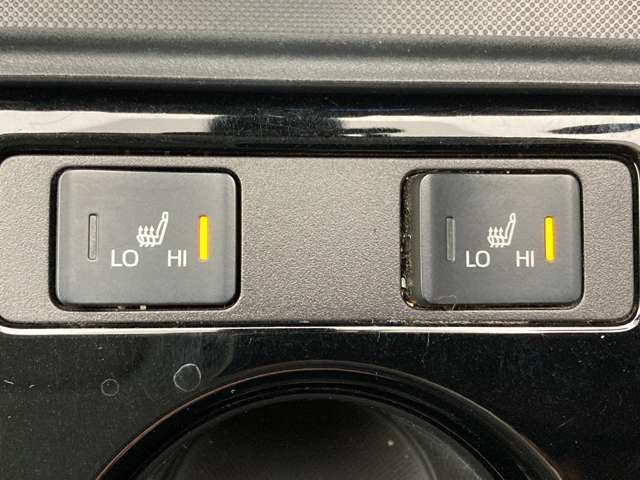 シートヒーター付きなので、冬でもお尻がポッカポカ♪長距離のドライブでも、暖かくクルマに乗れそうですね。