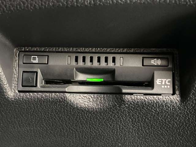 付いているクルマも増えましたが、U-Carではまだまだ付いていればラッキーなETCです。高速道路の料金をお得にするための、便利な装備です。セットアップ後、すぐに利用可能です。