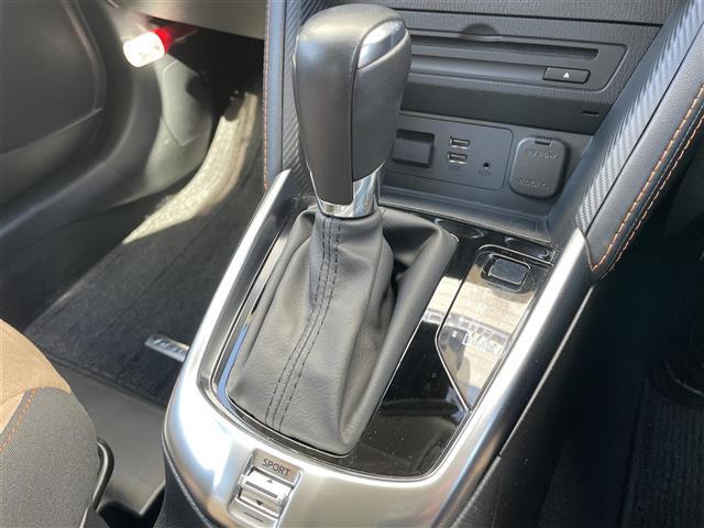 気になる車はすぐにお問い合わせください！画面右側の0066から始まる無料ダイヤルからお問い合わせ下さい！専門スタッフがお車のご質問にお答えいたします！