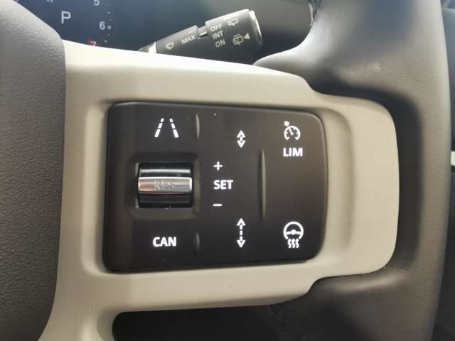 【アダプティブクルーズコントロール】前方車両を認識して自動で追従していくアダプティブクルーズコントロールが搭載されております。渋滞時などでも大変便利な機能になります。