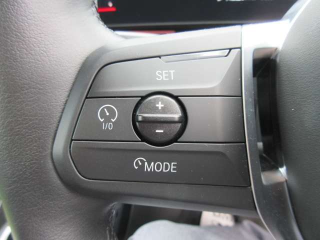 アクティブクルーズコントロール装備です。設定速度をキープしつつ、車間距離を優先し安全走行を可能と致します。長距離ドライブにマストな装備です。