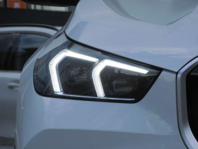 LEDヘッドライトで視界も良好です。見た目も恰好良いです。