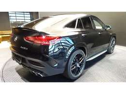 メルセデスの認定中古車「サーティファイドカー」では、万一お車が故障した場合も、ご購入後1年間もしくは2年間※は走行距離にかかわらずメルセデス・ベンツ正規サービスネットワークで無料修理いたします。