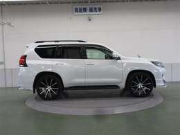 地球を世界を走りつくすために。最大安定傾斜角42度、登坂能力42度の高い数値目標でで設計しました。