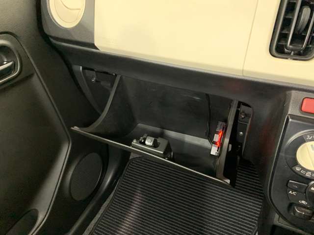 【アクセス便利】当店は竜王IC・栗東湖南ICから車で15分。滋賀県湖南市にある大型ショッピングセンター『イオンタウン湖南』内にある自動車販売店です。お買い物ついでにお気軽にお立ちよりください。