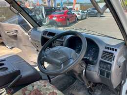 指定民間車検工場を併設。オイル交換やタイヤ交換、修理にも迅速に対応致します。お車のメンテナンス・アフターフォローは整備工場を併設しておりますので、安心してお任せ下さい。