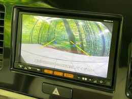 【バックカメラ】駐車時に後方がリアルタイム映像で確認できます。大型商業施設や立体駐車場での駐車時や、夜間のバック時に大活躍！運転スキルに関わらず、今や必須となった装備のひとつです！