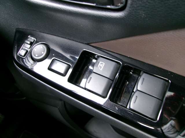 ご検討車両のことだけでなく、オプション装着のご相談や分割払い、下取り、自動車保険の入替、ご納車までの流れなど、付帯の事柄についてもご遠慮なくご相談ください！
