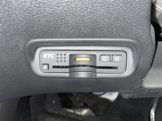 ◆【ETC】有料道路を利用する際に料金所で停止することなく通過できる、ETC車載器（ノンストップ自動料金収受システム機器）が装備されています。セットアップを行うことで利用可能になります。