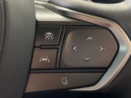 【レーダークルーズコントロール】高速道路での長距離走行が楽に！！自動で速度を保つクルーズコントロールが、衝突軽減システムと連携し、前方の車両を感知して車間を保つように速度調節してくれます！！