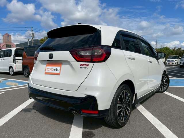 毎週火曜日+第一・第三水曜日が定休日となっております。営業時間は10：00～19：00迄となっております。