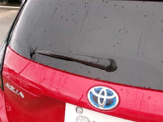 リアワイパー付きですので、雨の日も安心の必須アイテムです！