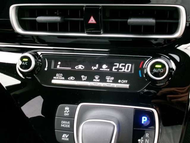 使い勝手の良いオートエアコンを装備しています。オートボタンは、風量・風向きを自動で調整し、より快適な室内空間が保てます。