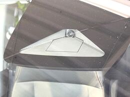 【ホンダセンシング】走行中に前方の車両等を認識し、衝突しそうな時は警報とブレーキで衝突回避と被害軽減をアシスト。より安全にドライブをお楽しみいただけます。