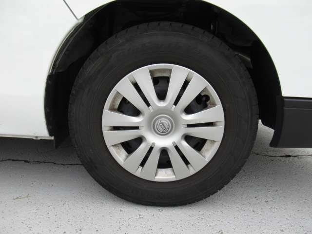 195/80R15 107/105Q LTタイヤ＆フルホイールカバー