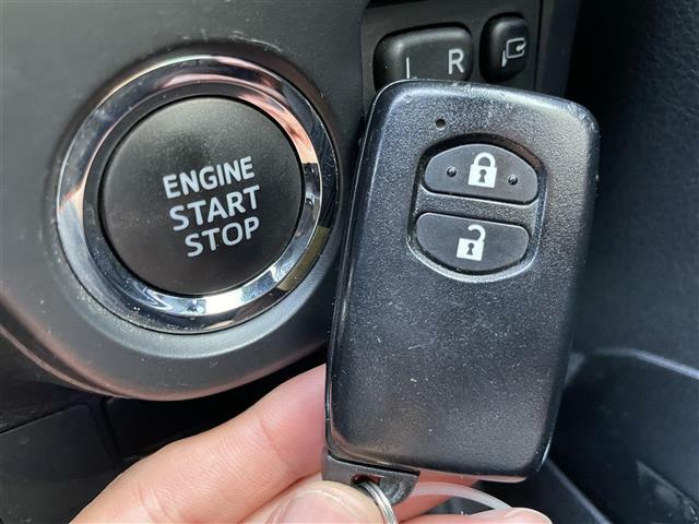 ☆鍵を挿さずにポケットに入れたまま鍵の開閉、エンジンの始動まで行えます。