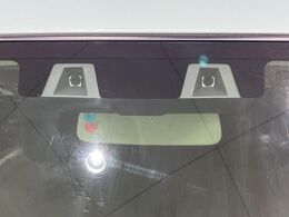 【スズキ　セーフティサポート】走行中に前方の車両等を認識し、衝突しそうな時は警報とブレーキで衝突回避と被害軽減をアシスト。より安全にドライブをお楽しみいただけます。