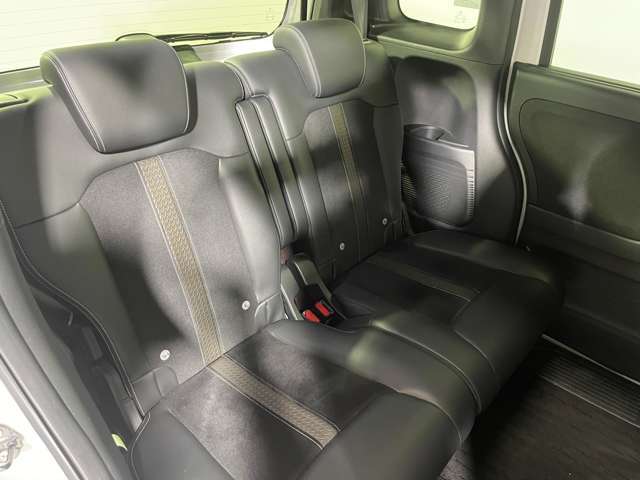 【後部座席】『後部座席周辺』の画像になります。写真の内容に関してご不明点、ご質問等がございましたらお気軽にガリバー店舗までお問い合わせください。