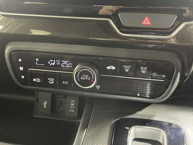 【オートエアコン】車内温度を感知して自動で温度調整をしてくれるのでいつでも快適な車内空間を創り上げます！