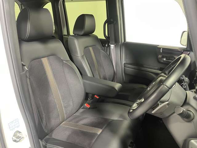 【運転席】『運転席周辺』の画像になります。写真の内容に関してご不明点、ご質問等がございましたらお気軽にガリバー店舗までお問い合わせください。