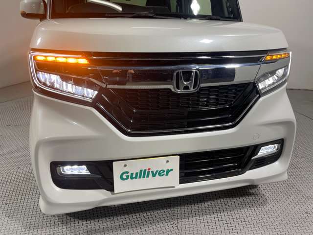 【ヘッドライト】悪天候や夜間の走行も視界良好で安心してお乗りいただけます。