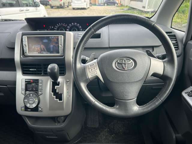 ハンドルの状態が悪いと運転に集中できませんよね。こちらの車、お気軽にお問い合わせください。