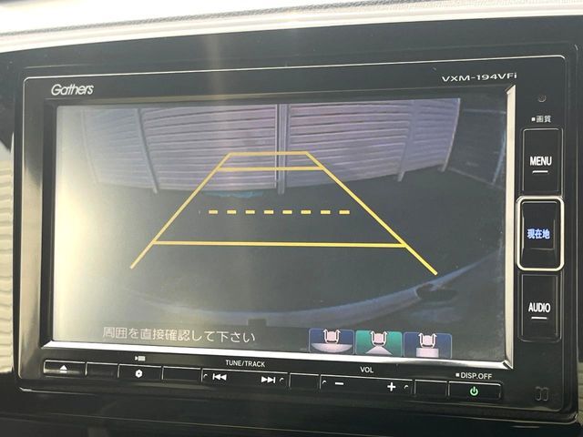 【バックカメラ】駐車時に後方がリアルタイム映像で確認できます。大型商業施設や立体駐車場での駐車時や、夜間のバック時に大活躍！運転スキルに関わらず、今や必須となった装備のひとつです！