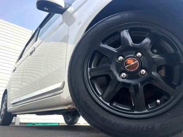 【14インチアルミホイール】外観にマッチしたアルミホイールを装着しております。各種アルミホイールや、スタッドレスタイヤも取扱いしております。是非ご相談ください♪