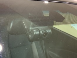 フロントドライブレコーダー付きで、万が一の場合でも安心です。