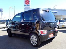 大人4人がゆったり乗れる広さ！乗ってみて初めてわかる後部座席の広さ！特に足元の広さには驚きです。一度座ってみてください☆彡