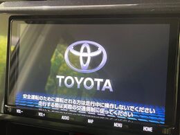【純正9型ナビ】人気の大型純正ナビを装備しております。ナビの使いやすさはもちろん、オーディオ機能も充実！キャンプや旅行はもちろん、通勤や買い物など普段のドライブも楽しくなるはず♪