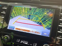 【バックカメラ】駐車時に後方がリアルタイム映像で確認できます。大型商業施設や立体駐車場での駐車時や、夜間のバック時に大活躍！運転スキルに関わらず、今や必須となった装備のひとつです！