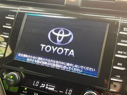 【純正ナビ】人気の純正ナビを装備。オーディオ機能も充実しており、Bluetooth接続すればお持ちのスマホやMP3プレイヤーの音楽を再生可能！毎日の運転がさらに楽しくなります！！