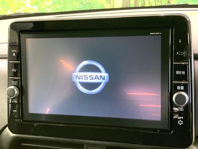 【純正9型ナビ】人気の純正ナビを装備しております。ナビの使いやすさはもちろん、オーディオ機能も充実！キャンプや旅行はもちろん、通勤や買い物など普段のドライブも楽しくなるはず♪