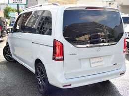 電子制御9速ATがダイナミックなレスポンスによる爽快なドライビングフィールと高い静粛性の走りを演出してくれます！！　さらに便利な純正メモリーナビ（タッチインターフェイス）・地デジ・360°カメラ・