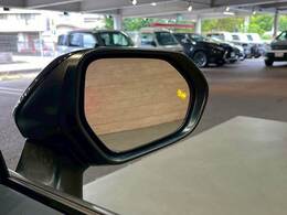 【ブラインドスポットモニター】搭載。隣の車線を走る車両をレーダーで検知し、死角エリアの車両の存在をお知らせします。