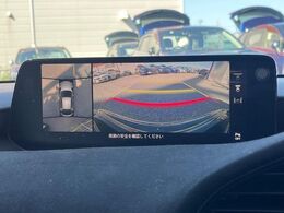 【360°ビューモニター】専用のカメラにより、上から見下ろしたような視点で360度クルマの周囲を確認することができます☆死角部分も確認しやすく、狭い場所での切り返しや駐車もスムーズに行えます。
