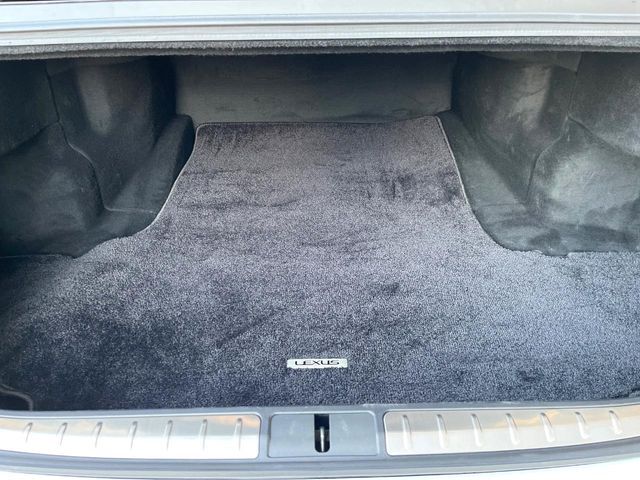 普段のお買い物や通勤、送迎等に十分な荷室スペースを確保しております。