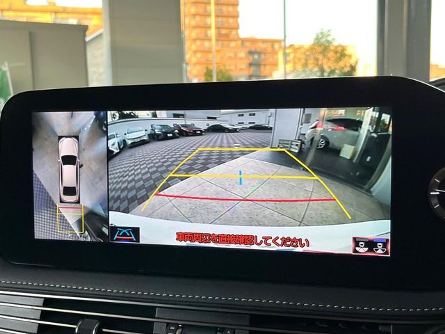 【パノラミックビューモニター】専用のカメラにより、上から見下ろしたような視点で360度クルマの周囲を確認することができます☆死角部分も確認しやすく、狭い場所での切り返しや駐車もスムーズに行えます。